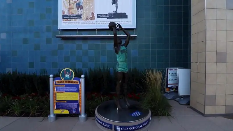 Oscar Robertson's statue at the museum